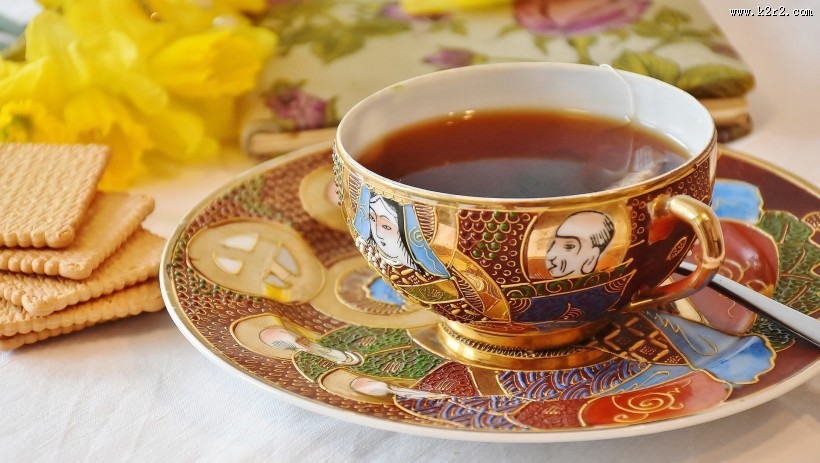 带花纹的陶瓷杯子图片