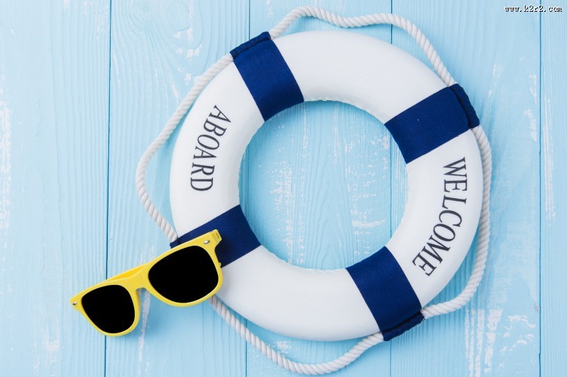 颜色鲜艳的救生圈图片