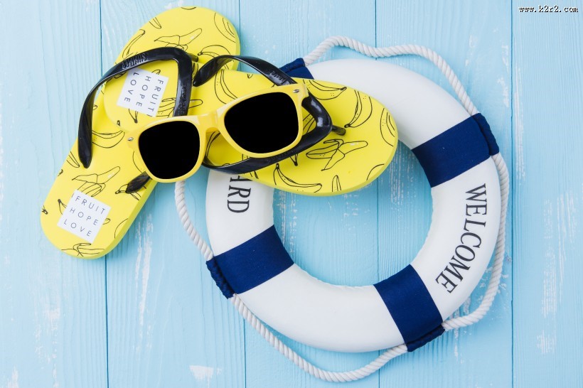 颜色鲜艳的救生圈图片