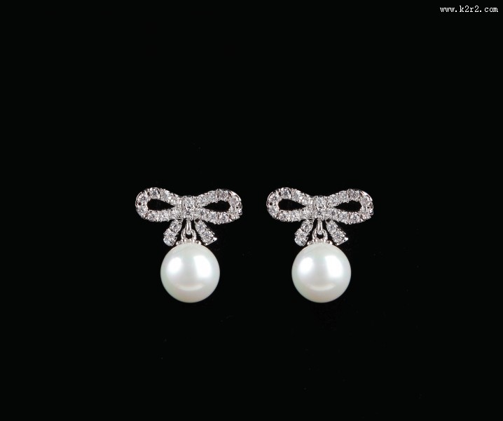 精致时尚的耳钉图片