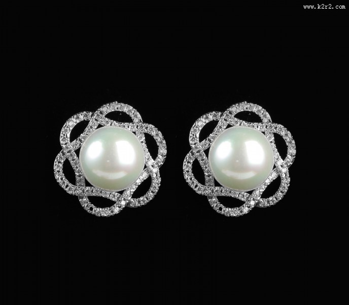 精致时尚的耳钉图片