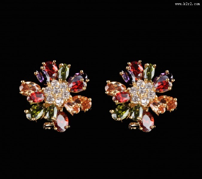 精致时尚的耳钉图片