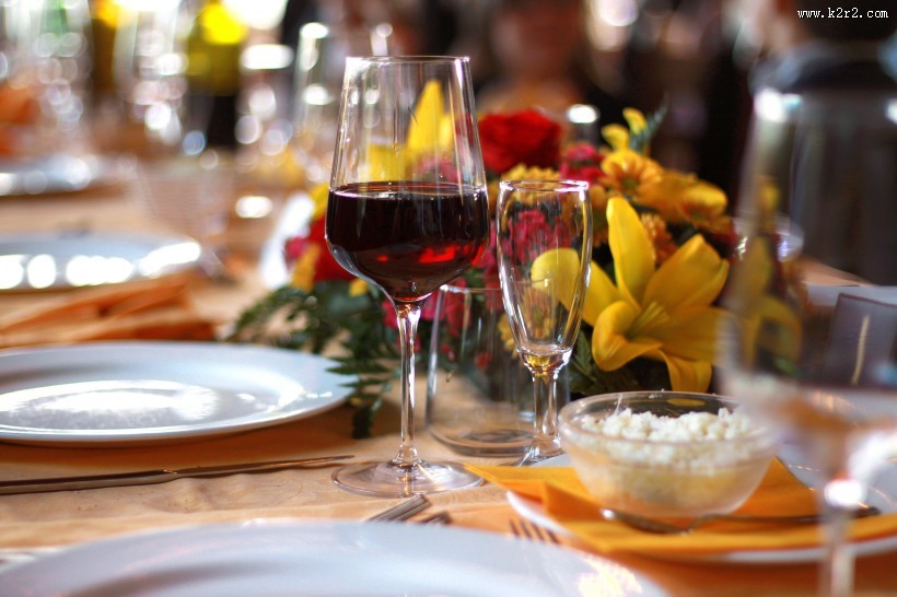 精致的红酒杯图片