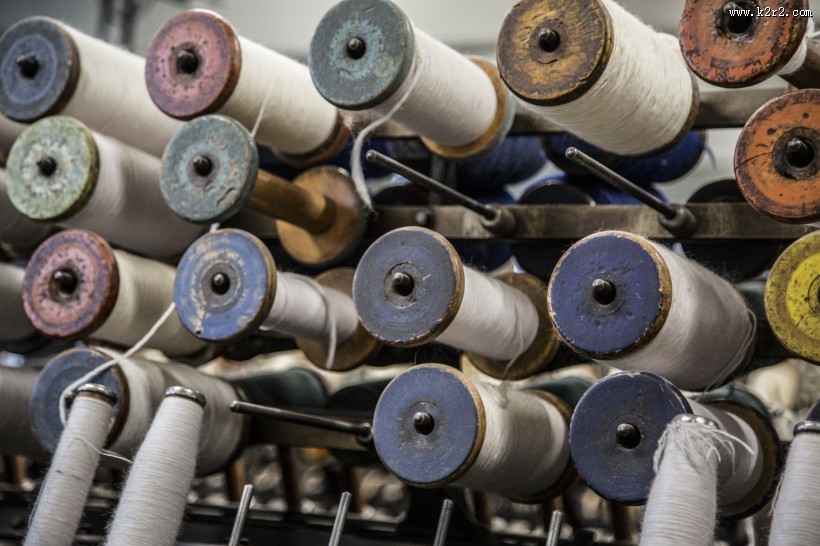 纺织厂织布机图片