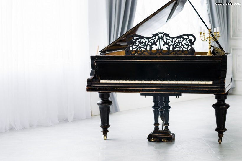 优雅的钢琴展示图片大全