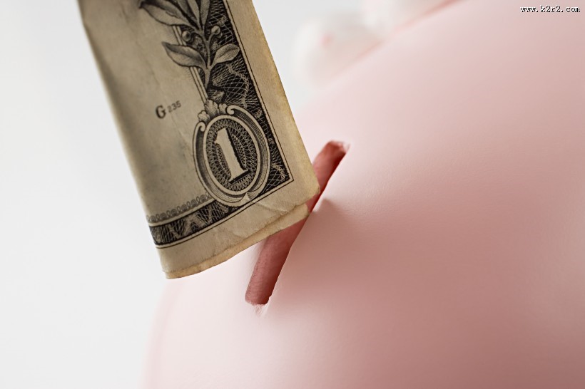 储蓄罐和货币图片