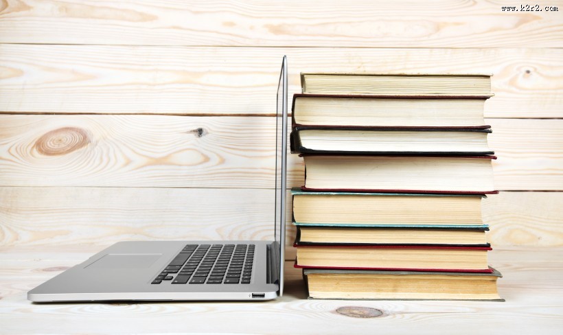 翻开的书本图片