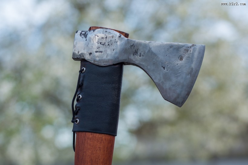 尖利的斧头图片