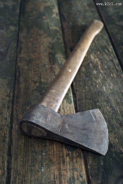 尖利的斧头图片
