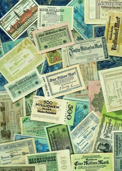 摆拍中的钱币图片