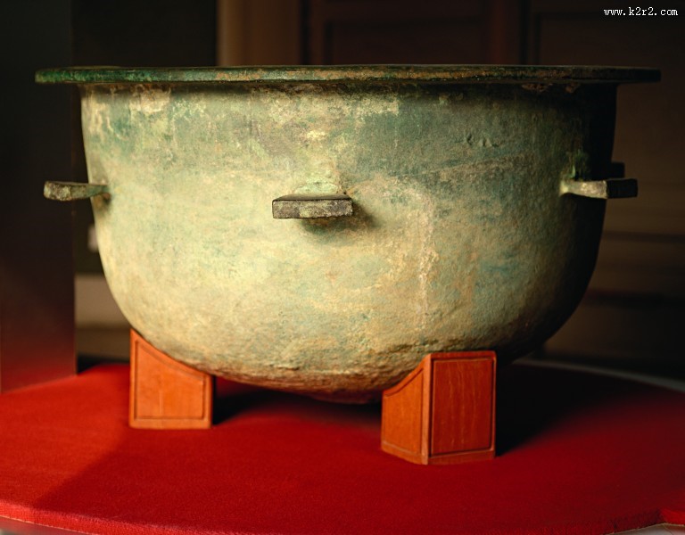 重要礼器鼎式香炉图片