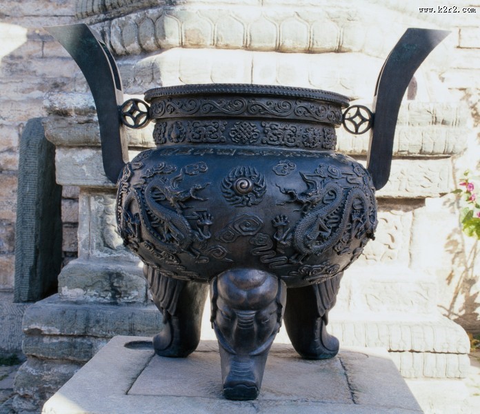 重要礼器鼎式香炉图片