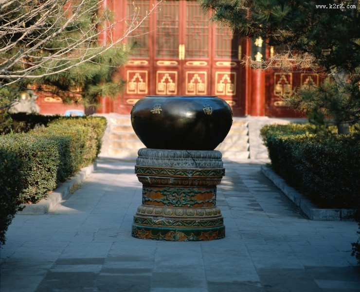 重要礼器鼎式香炉图片