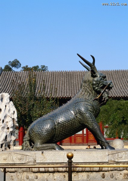 庙宇里的雕塑图片