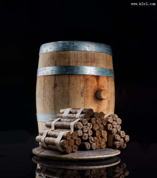 高档桶装雪茄烟图片