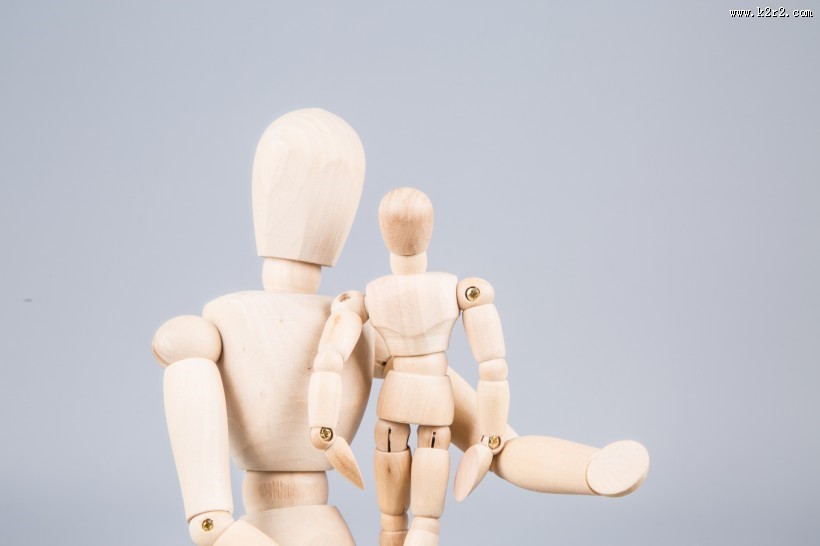 美术课上标准人物比例的木头小人图片