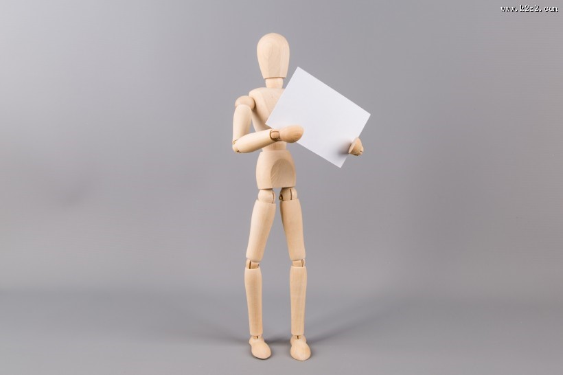 木头人拿着可写字的白板图片