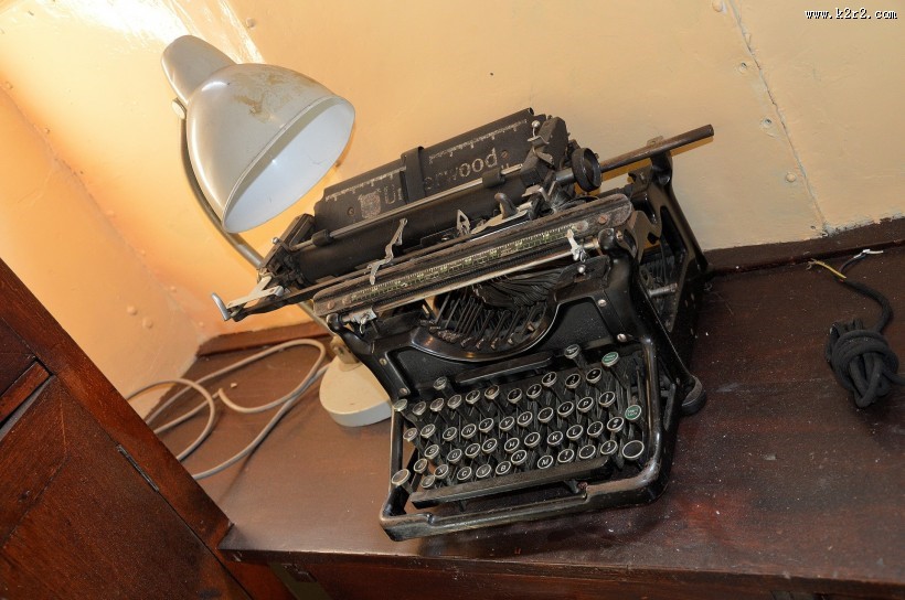 古董打字机图片