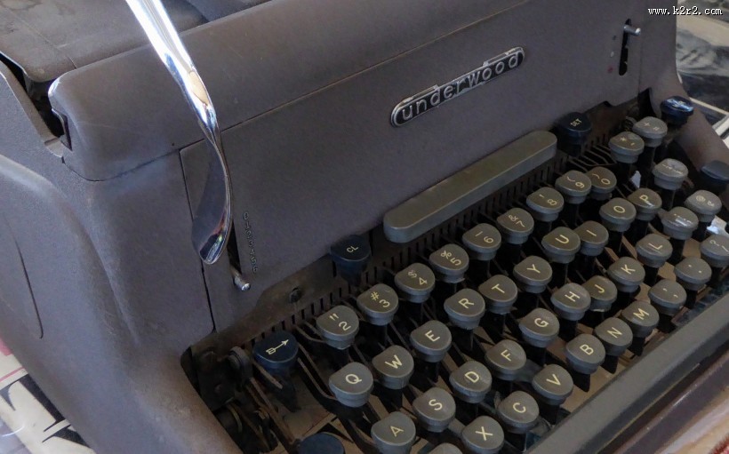 古董打字机图片