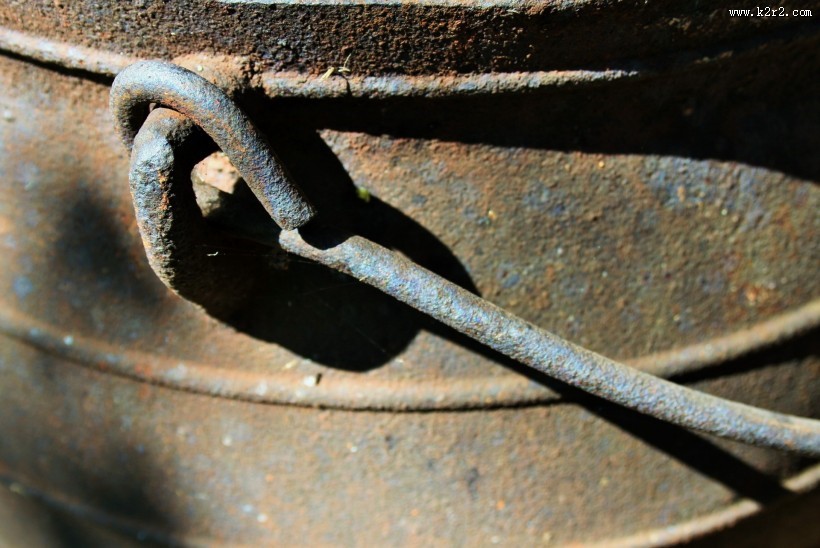 生锈的铁锅图片