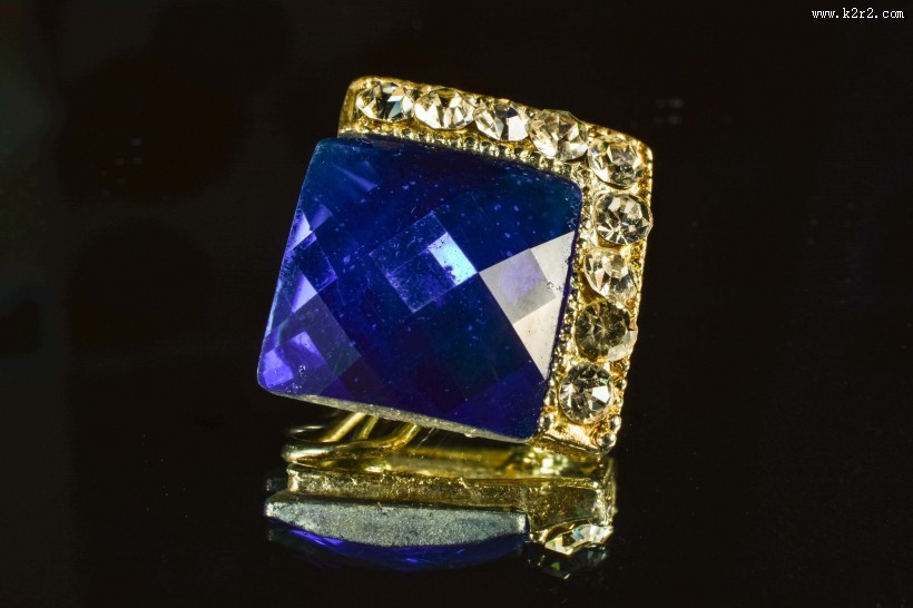 蓝宝石戒指图片