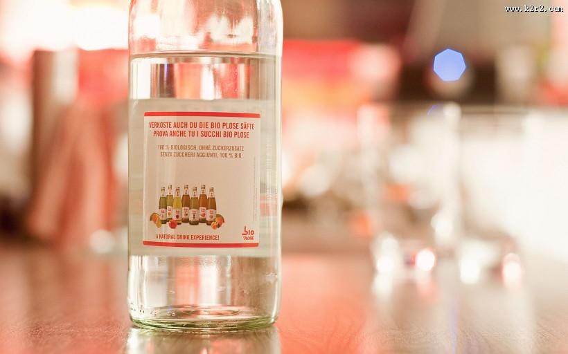 透明玻璃瓶特写图片