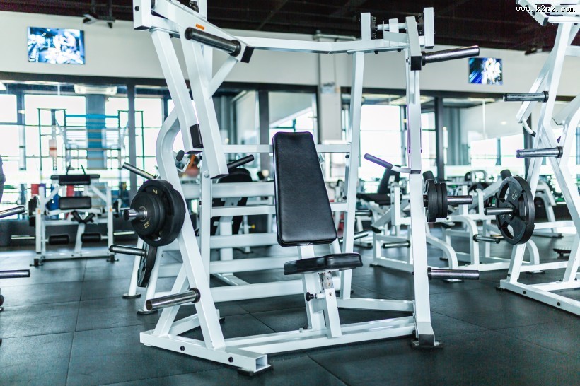 健身房跑步机图片