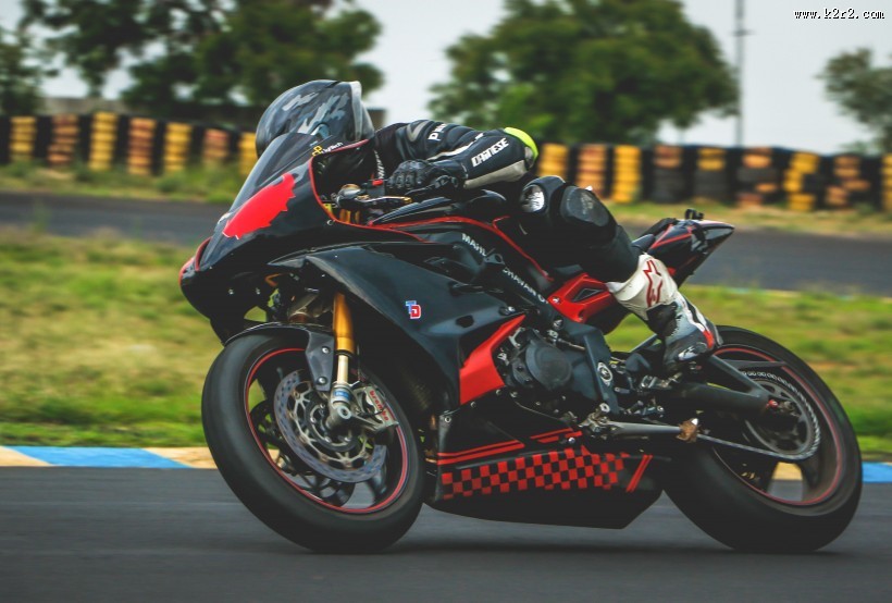 酷炫的摩托车比赛图片