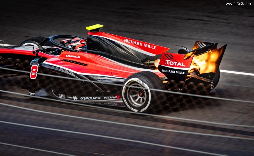 赛道上的F1赛车图片大全