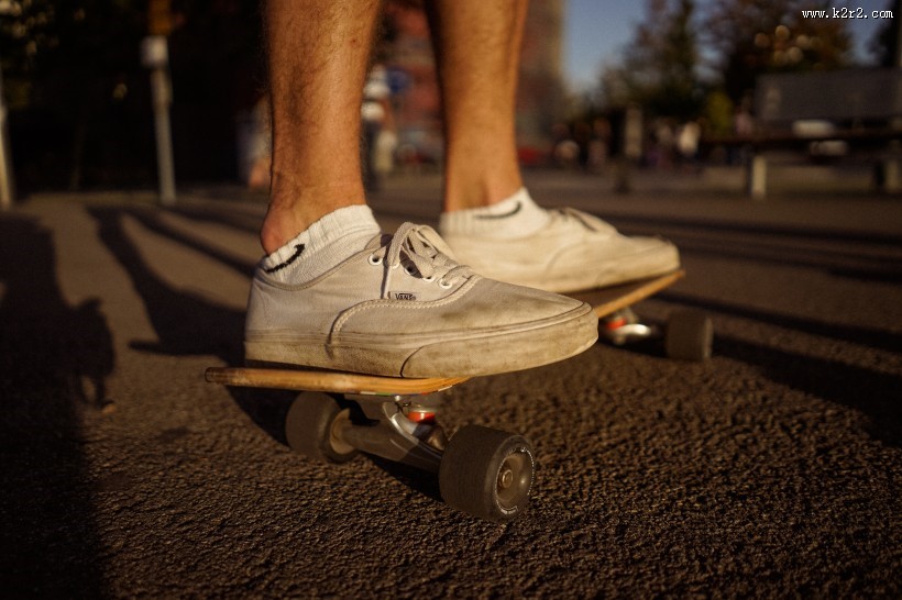 玩滑板的人图片大全