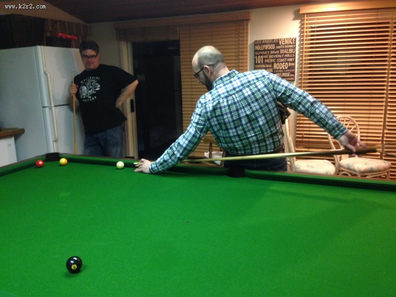 打台球的人物图片