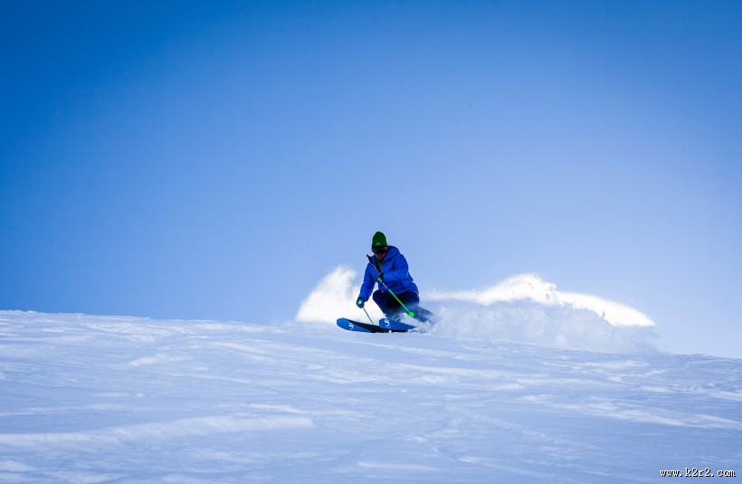 高山滑雪运动图片