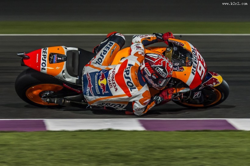 摩托车赛车比赛转弯瞬间抓拍图片