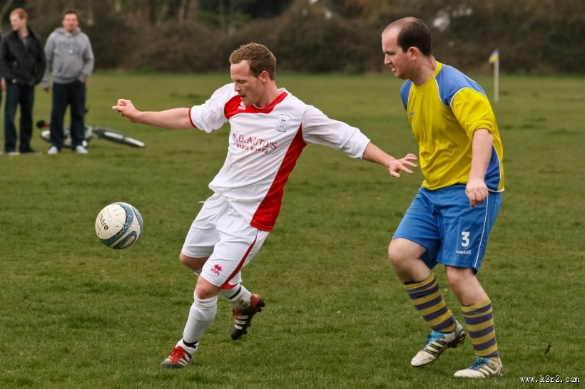 节奏紧张的足球比赛图片