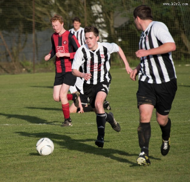 节奏紧张的足球比赛图片