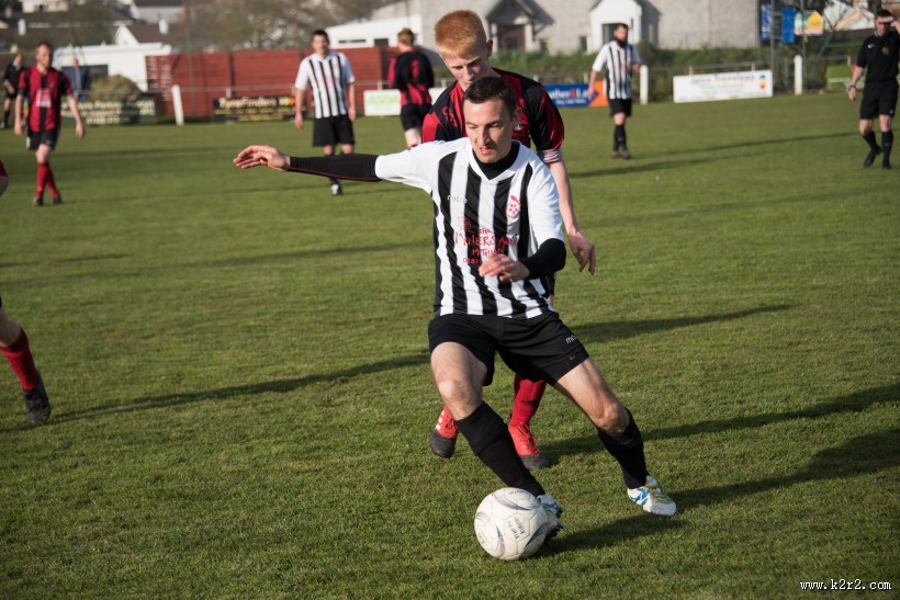 节奏紧张的足球比赛图片