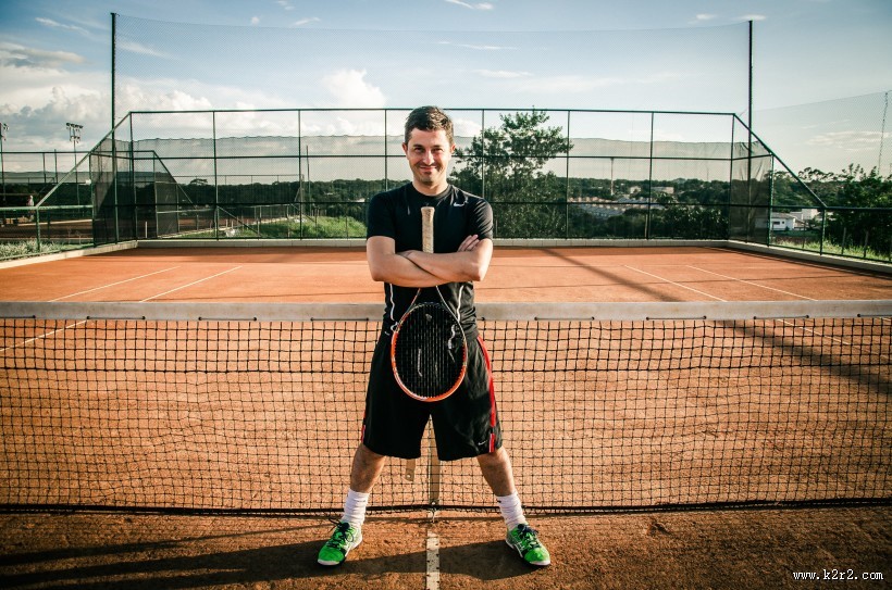 打网球的网球爱好者图片