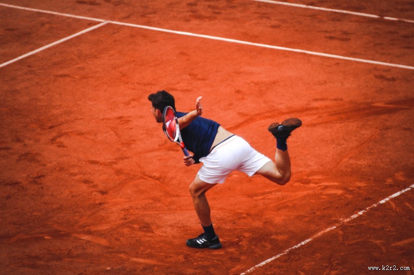 打网球的网球爱好者图片