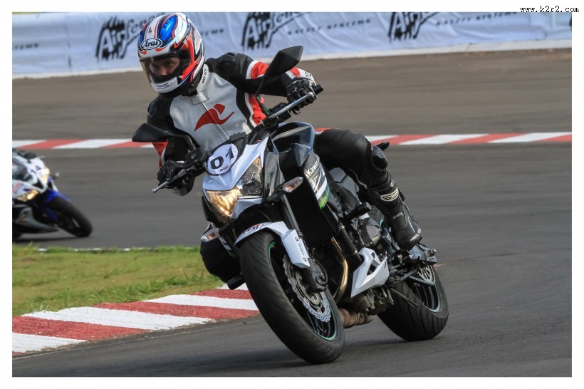 摩托车比赛图片