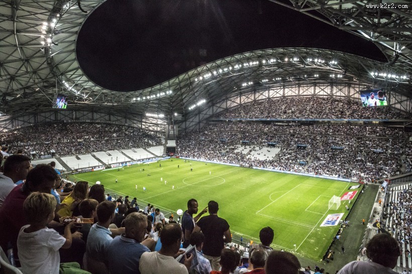 观众爆满的体育场图片