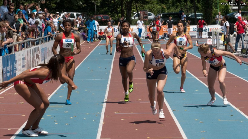 激烈的接力跑图片