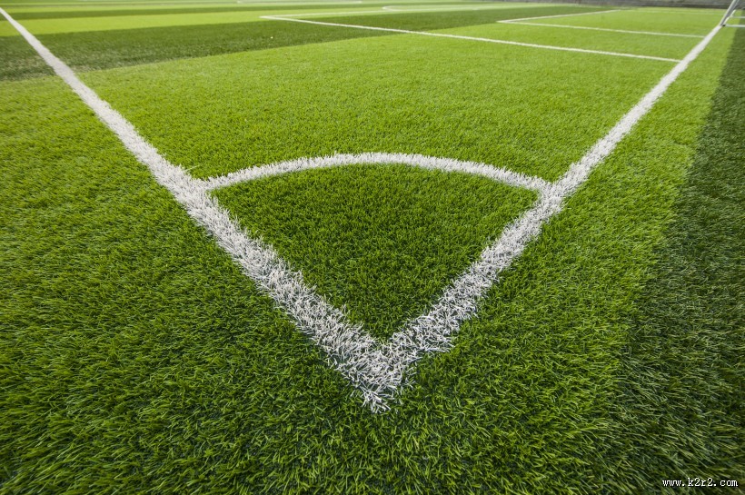 绿色开阔的足球场图片