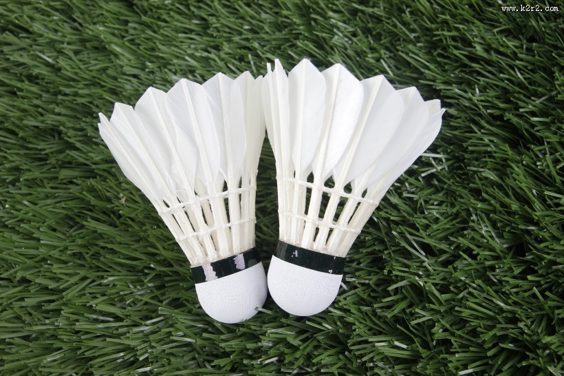 轻盈的羽毛球图片