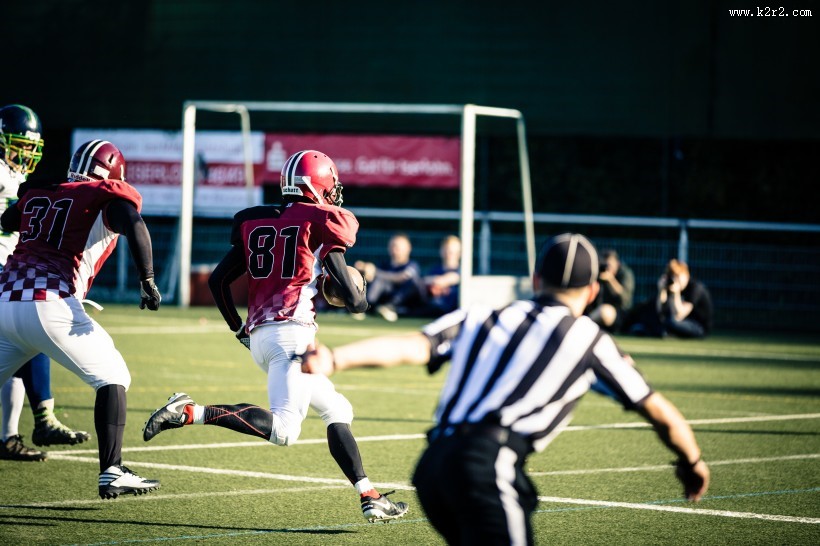 激烈的橄榄球比赛图片大全