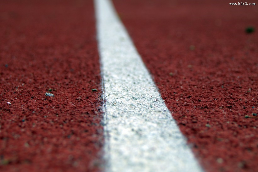 平整的塑胶跑道图片