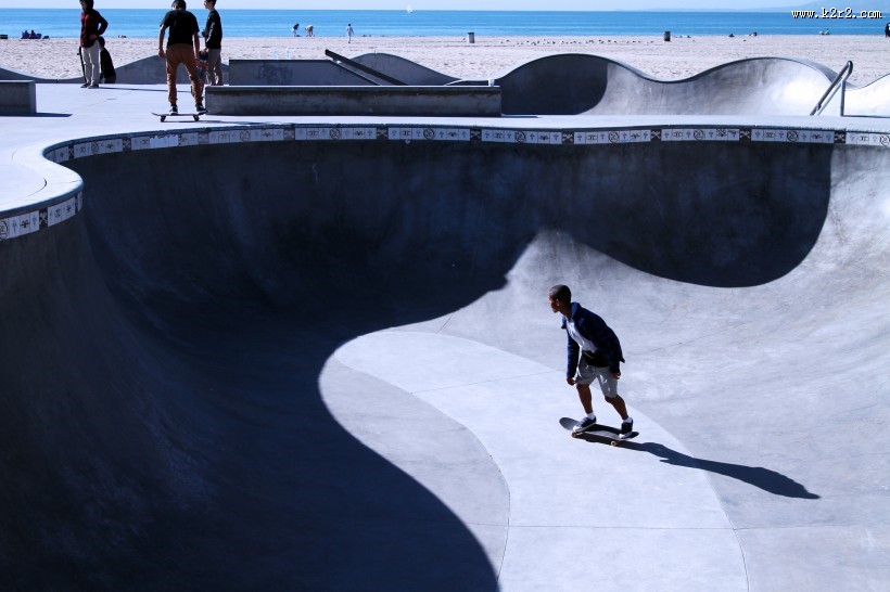 炫酷的滑板动作图片大全