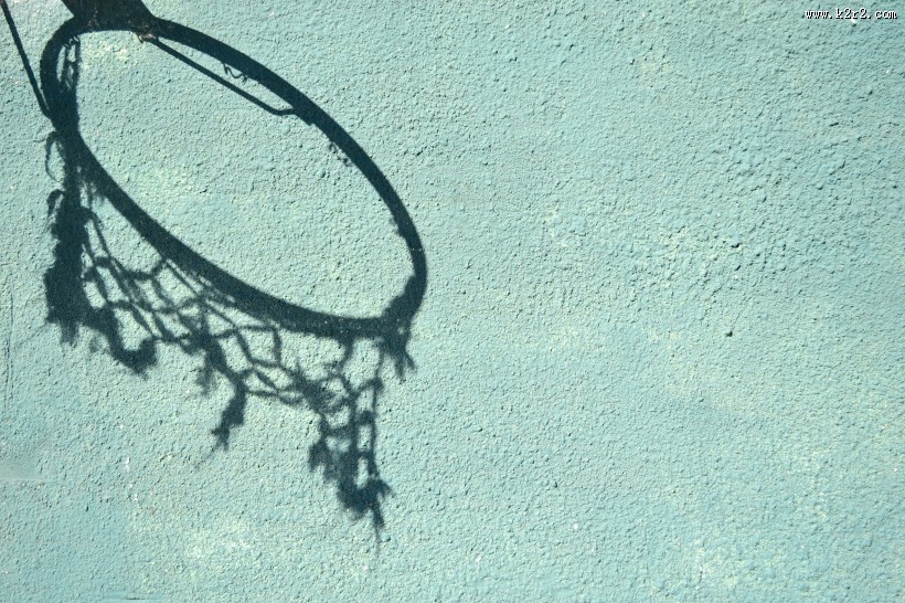 操场篮球框的图片