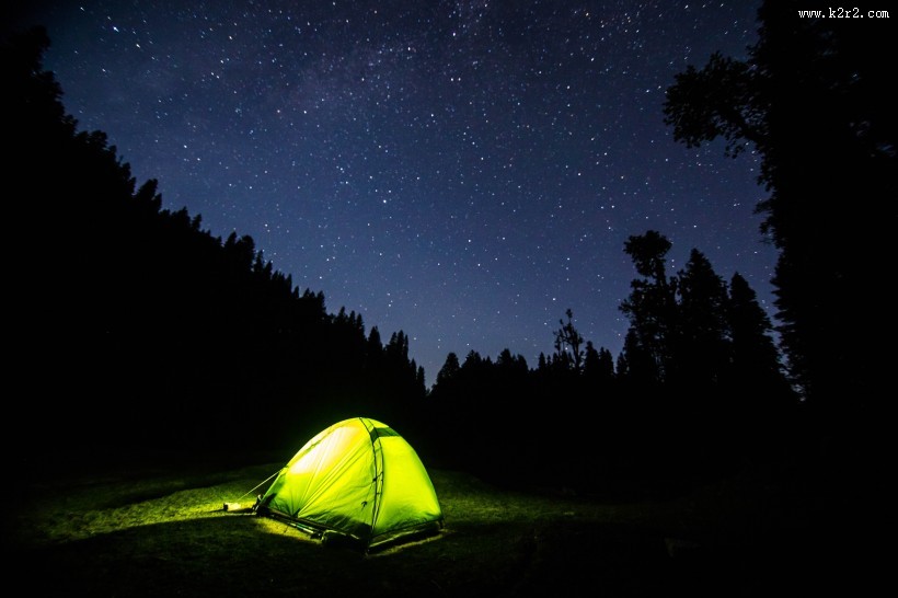 星空下的户外帐篷图片