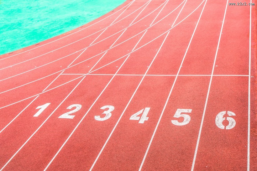 红色的操场跑道图片