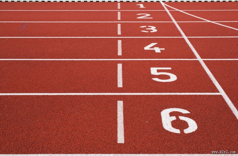 红色的操场跑道图片